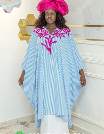 Boubou en Tissu Bleu avec Broderie Florale 007