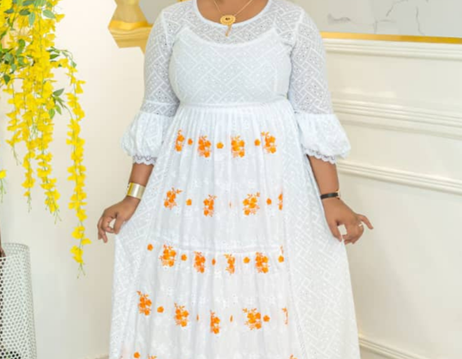 Rone blanche en dentelle
