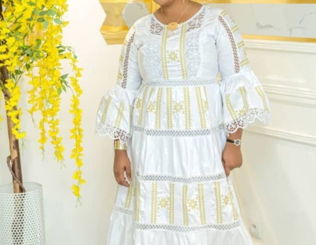 Robe en bazin et dentelle